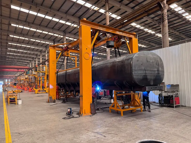 Linha de produção de semirreboques-tanque de combustível