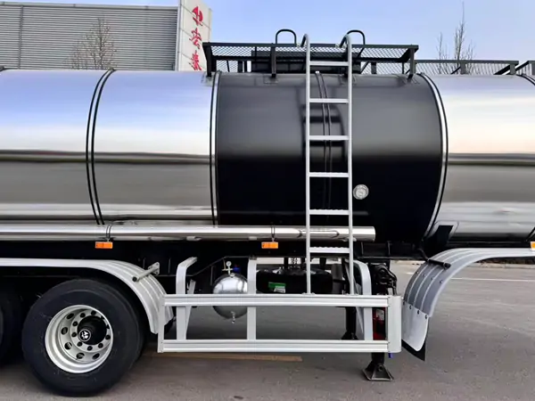 Tri Axles Hot Asphalt Tanker Trailer For Sale - Image 3