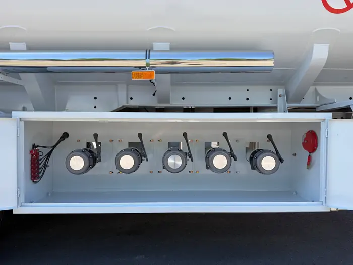 3 Axle 45000L Fuel Tanker Trailer 1