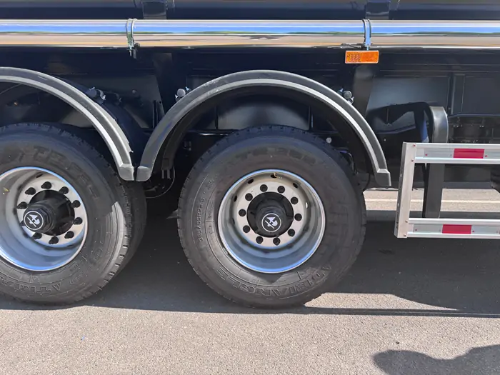 4 Axle Carbon Steel Fuel Tanker Trailer 3