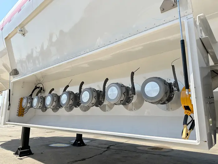 Fuel Tanker Trailer with API Discharge Valve