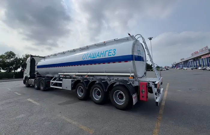 Remorque citerne à carburant à 3 essieux en Asie centrale 2