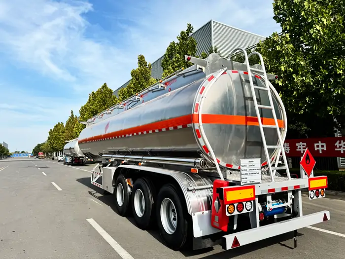 How to Choose a Fuel Tanker Trailer for Long Distance Transportation 1