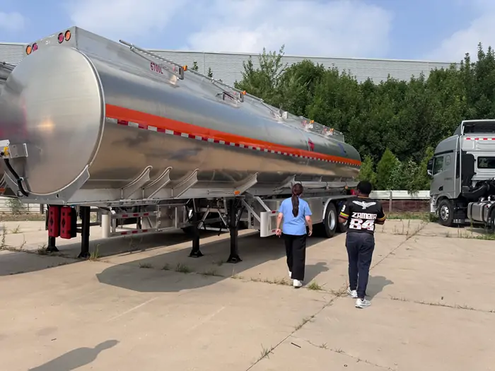 Welcome Zambian Client To Visit CHIV to Buy Tanker Trailer 2