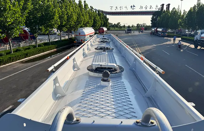 4 Axle 35,000L Oil Tanker Semi Trailer 4