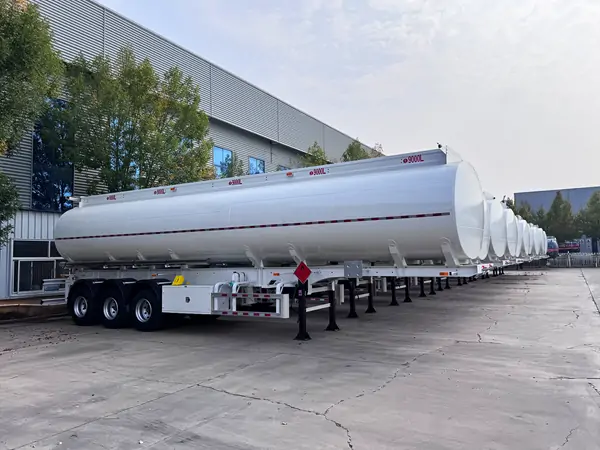 Semirreboque-tanque de combustível de 3 eixos e 45 m³
